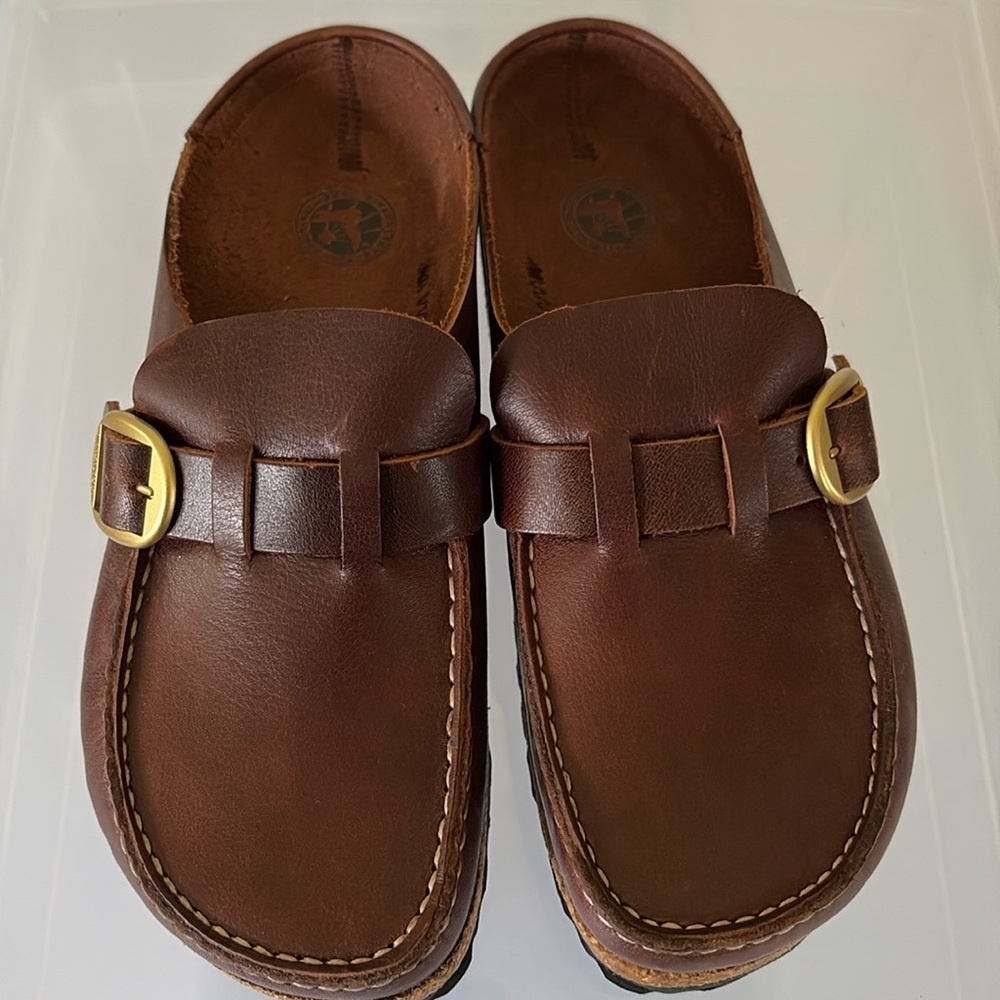 NEW- Birkenstock Dark Brown Buckley Size 6